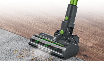 Das Bild zeigt die Polti Forzaspira D-Power SR500 Licht-Bodendüse auf einem Teppich