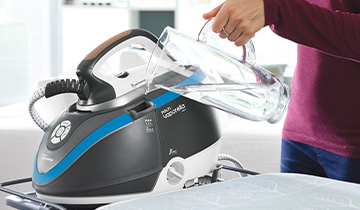 Picture showing the water tank refill of the Polti Vaporella Next 18.20 steam iron 