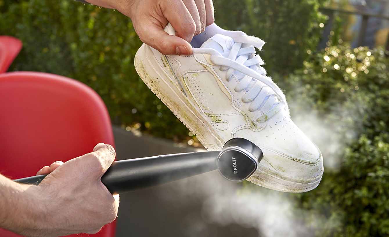 Cómo limpiar zapatillas y zapatos con vapor sin dañarlos